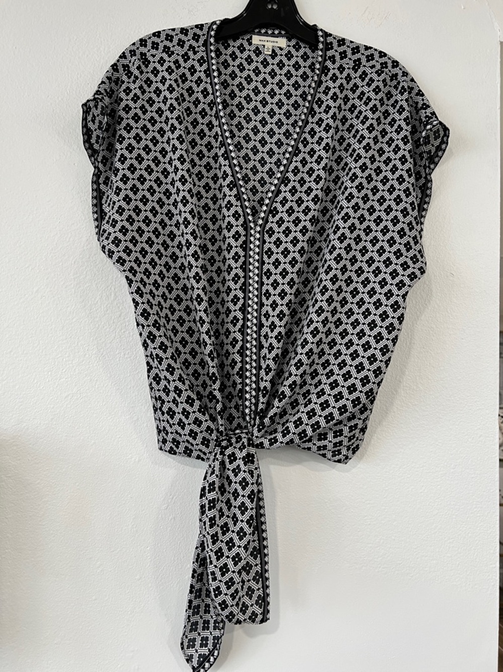 Max Studio Black and White Geometric Zip-Front Tunic